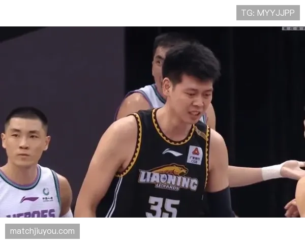 背身单打规则解析:什么是合法背身单打?如何避免进攻犯规? 背身单打规则解析:什么是合法背身单打?如何避免进攻犯规?